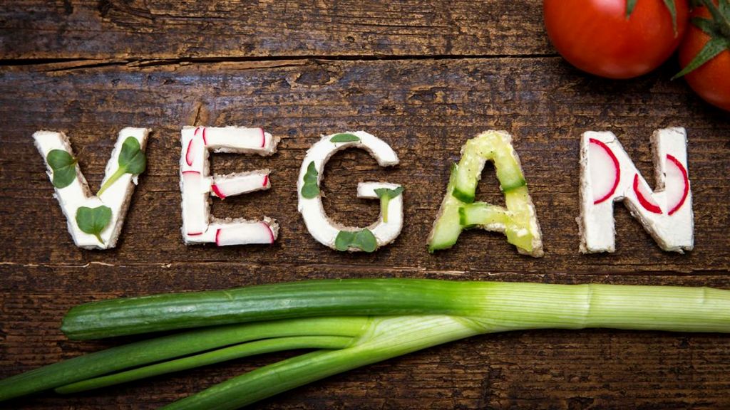 Qual é o papel das certificações e rótulos veganos na promoção do veganismo?
